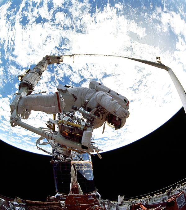 Huh Gebeurt herhaling You and the Rest': Twenty Years Since NASA's Dramatic Hubble Repair Mission  (Part 1) - AmericaSpace