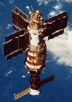 The Salyut 7 complex was the last "monolithic" Soviet space station, ahead of the "modular" Mir. Photo Credit: SpaceFacts.de/Joachim Becker