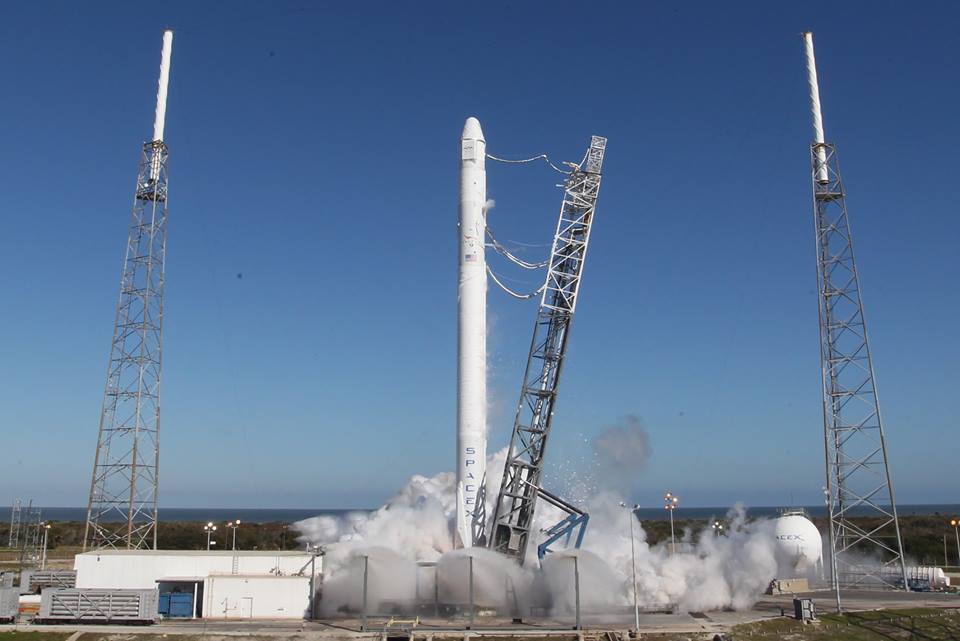 Falcon 9 ready to send Dragon into Orbit, attempt 1st Stage