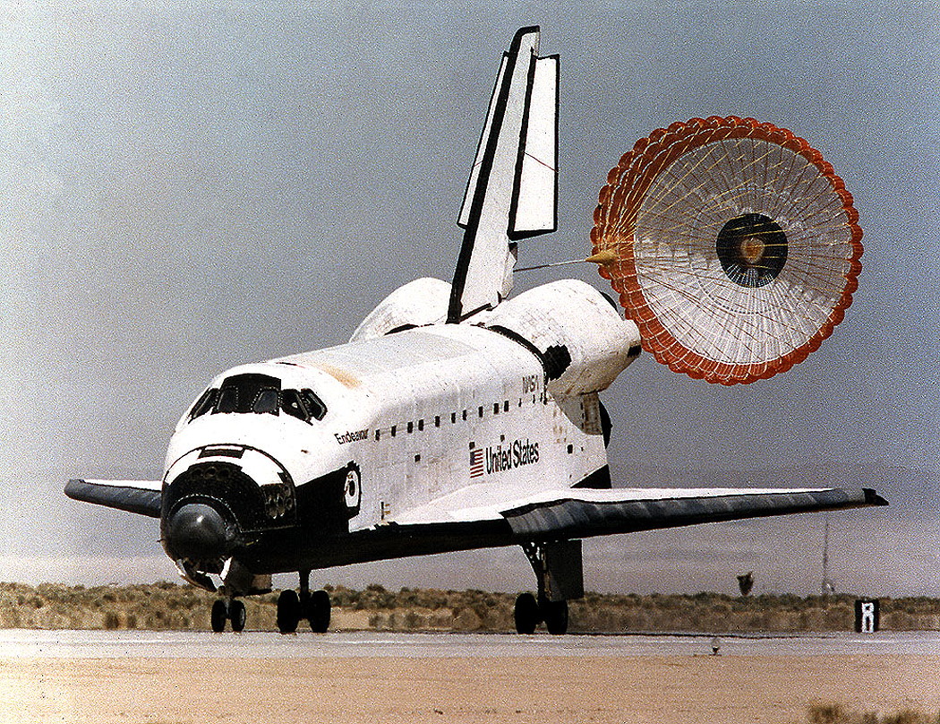 Endeavour touches down at Edwards Air Force Base, Calif., on 18 March 1995, after almost 17 days in orbit. Photo Credit: NASA