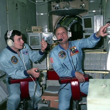 Thagard (right) and Soyuz TM-21 Commander Vladimir Dezhurov are pictured during training in the mockup of Mir's base block at Star City. Photo Credit: NASA