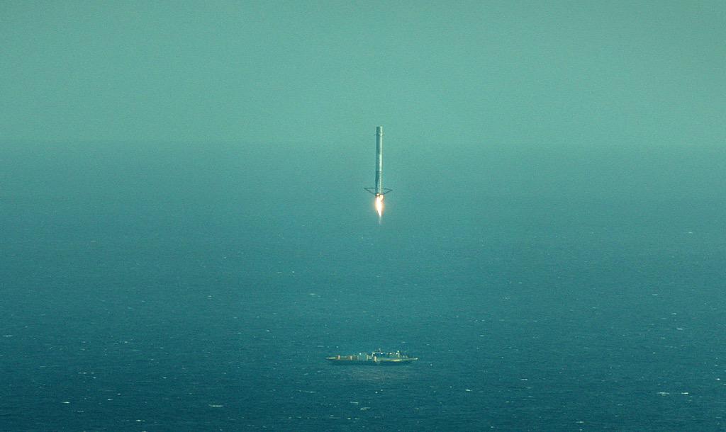Chase Plane Captures SpaceX Rocket Landing Attempt After Successful CRS-6 Dragon Launch