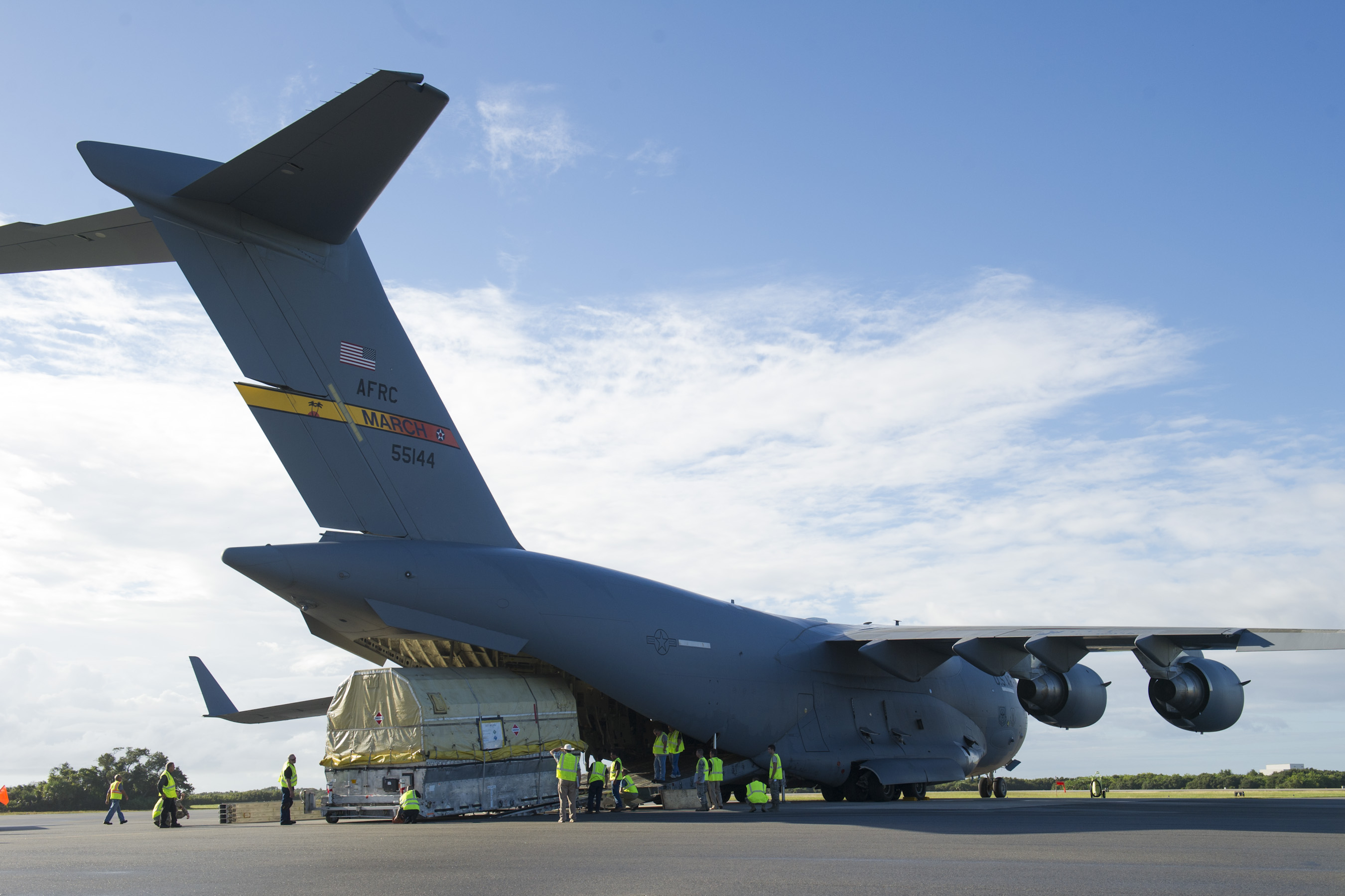 Last GPS Block-IIF Satellite Arrives at Cape Canaveral as GPS IIF-11 Awaits Oct. 30 ...2700 x 1800