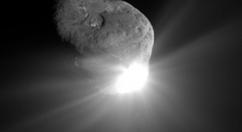 This spectacular image of comet Tempel 1 was taken 67 seconds after it obliterated Deep Impact's impactor spacecraft. Image Credit: NASA/JPL-Caltech/UMD 
