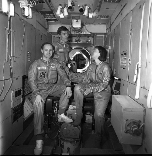 Pictured in the Mir simulator with Commander Anatoli Artsebarski (left) and Flight Engineer Sergei Krikalev, Helen Sharman experiences a light moment during training. Photo Credit: Joachim Becker/SpaceFacts.de