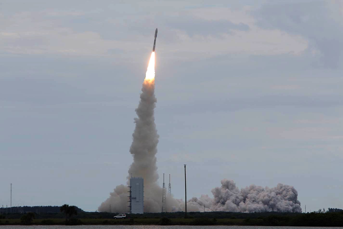 AmericaSpace ULA United Launch Alliance Atlas V SLC 37 Cape Canaveral MUOS 2 launch Photo Credit Alan Walters