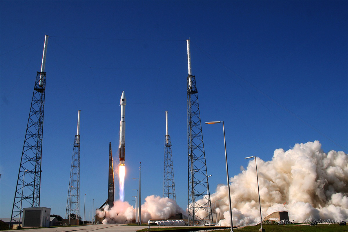 An Atlas V rocket with its GPSIIF4 payload launches from Cape Canaveral Air Force Station's Space Launch Complex 41. Photo Credit: Alan Walters / AmericaSpace