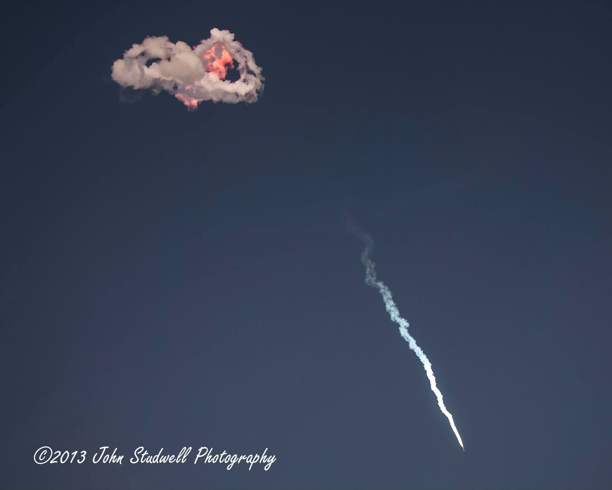 Unique trail to the Falcon 9 SES8 Launch Credit: John