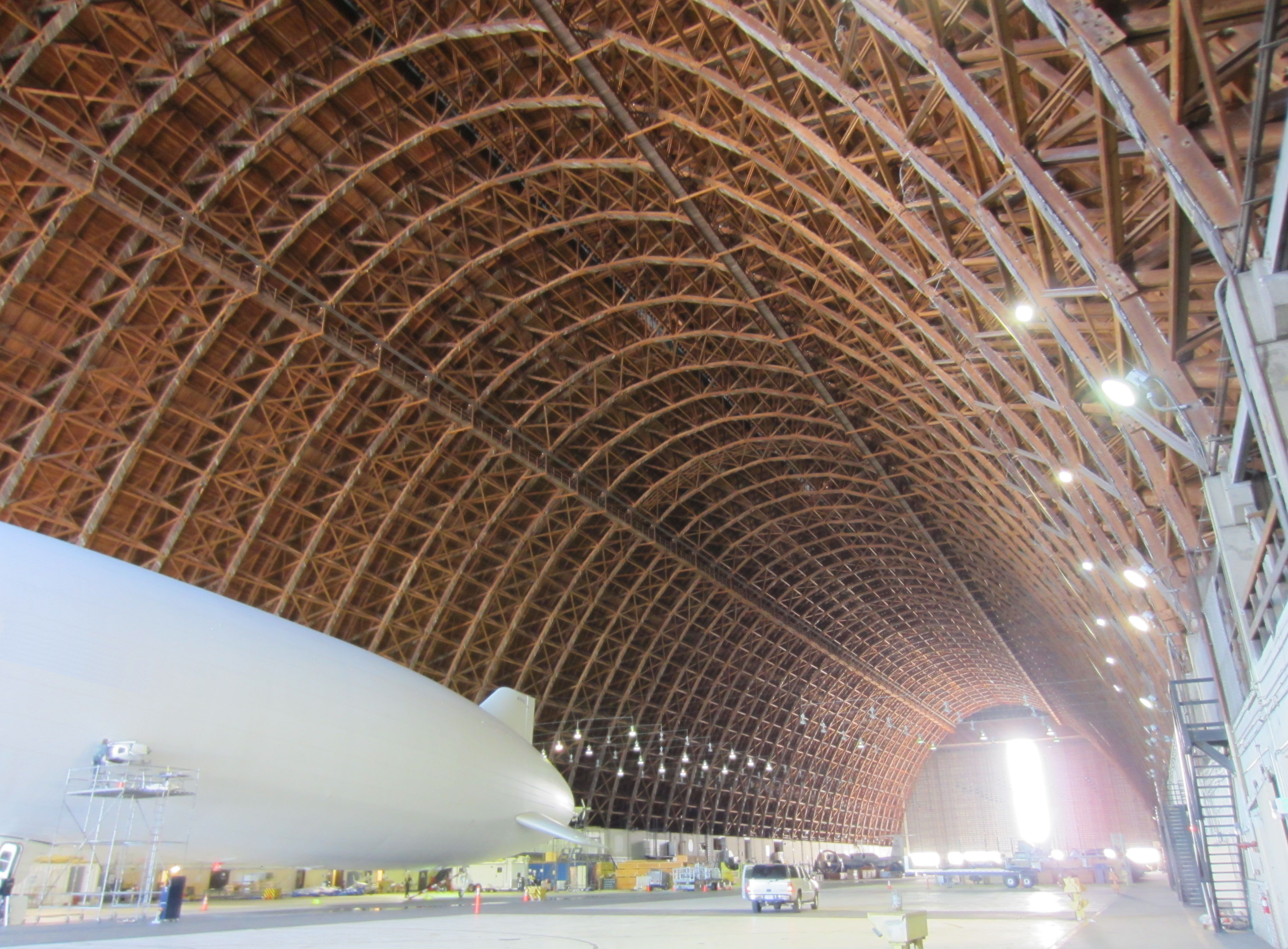 14_hangar2_inside