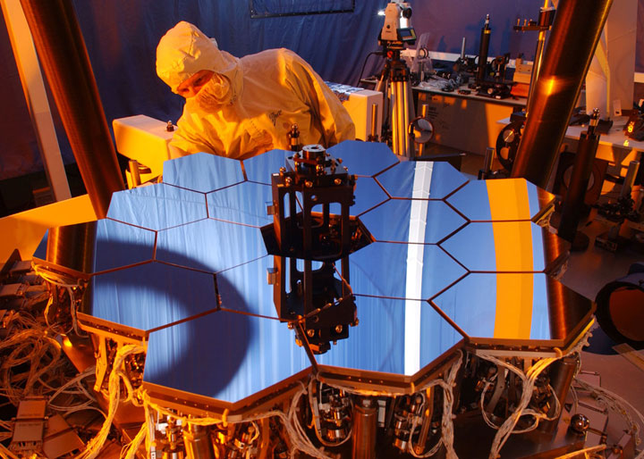 Fully functional, 1/6th scale model of the JWST mirror in optics testbed. Credit: NASA