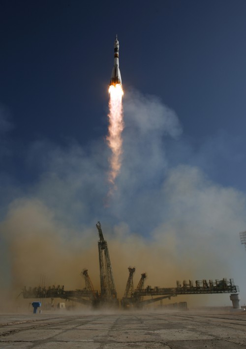 The Soyuz TMA-16 launches from the Baikonur Cosmodrome in Kazakhstan on Wednesday, Sept. 30, 2009 carrying Expedition 21 Flight Engineer Jeffrey N. Williams (NASA), Flight Engineer Maxim Suraev (Roscosmos) and Spaceflight Participant Guy Laliberté to the International Space Station. (Photo Credit: NASA/Bill Ingalls)