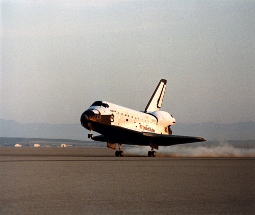 Challenger lands safely at Edwards Air Force Base on Friday 13 April 1984, concluding a flight which turned bad luck into good luck with the triumphant repair of Solar Max. Photo Credit: SpaceFacts.de