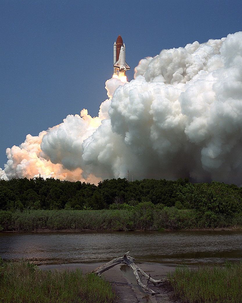 Atlantis roars into orbit on her fourth mission to deploy NASA's Magellan spacecraft on a 15-month voyage to Venus. Photo Credit: NASA, via SpaceFacts.de