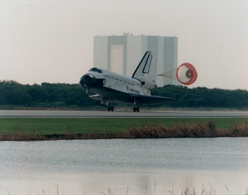 Within sight of the giant Vehicle Assembly Building (VAB), Endeavour touches down at the Kennedy Space Center (KSC) on 29 May 1996. Photo Credit: NASA