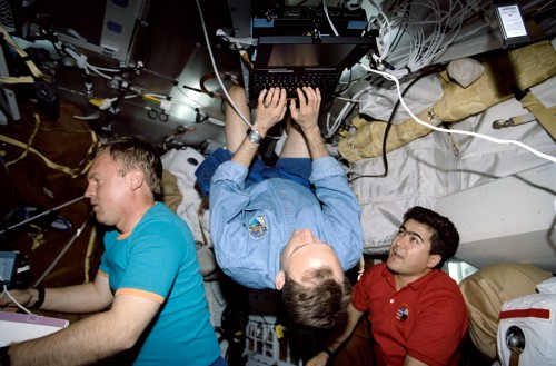 Andy Thomas (left) works with STS-89 crewmates Joe Edwards and Salizhan Sharipov during his transfer to Mir in January 1998. Photo Credit: NASA