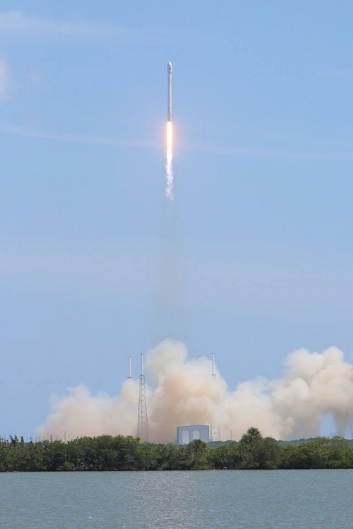 Press site view of the Falcon-9 taking flight with OG2. Photo Credit: Alan Walters / AmericaSpace