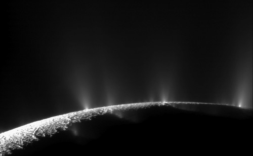 The geysers of Enceladus, as seen by Cassini. Photo Credit: NASA/JPL-Caltech/SSI