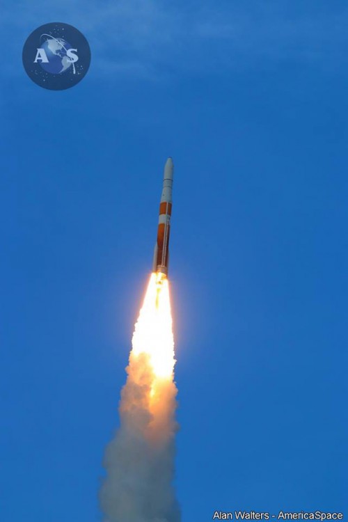 The Delta IV delivers three military satellites into near-geosynchronous orbit on behalf of the U.S. Air Force. Photo Credit: Alan Walters/AmericaSpace