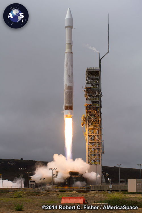 The Atlas V flew in its pencil-like "401" configuration, with a 13-foot-diameter (4-meter) payload fairing, no strap-on rocket boosters and a single-engine Centaur upper stage. Photo Credit: Robert C. Fisher/AmericaSpace
