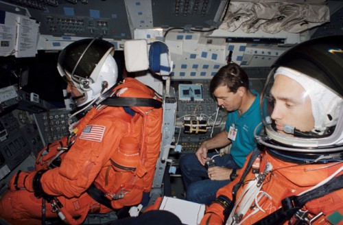 Jim Voss (center, in teal-colored shirt) was STS-69 Payload Commander and carried responsibility for orchestrating the success of its multiple mission objectives. He is pictured during training on the flight deck simulator with Ken Cockrell (left) and Jim Newman. Photo Credit: NASA 