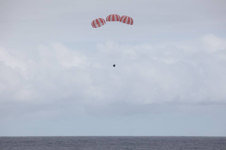 Dragon splashes down into the Pacific Ocean some 300 miles west of Baja, CA on Sat., Oct. 24, 2014 at 3:38 p.m. EDT, bringing 3,276 lbs of cargo & science experiments back to Earth from the ISS. Photo: SpaceX