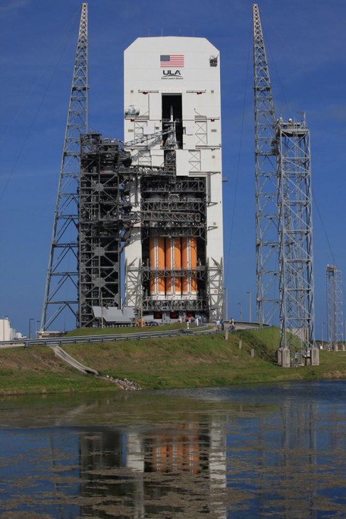 NASA's Orion and ULA's Delta-IV Heavy rocket inside the SLC-37B Mobile Service Tower prior to launch. Photo: ULA