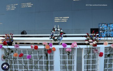 A simple and elegiac wreath adorns the Space Mirror Memorial at NASA's Kennedy Space Center in Florida. Photo Credit: Talia Landman/AmericaSpace