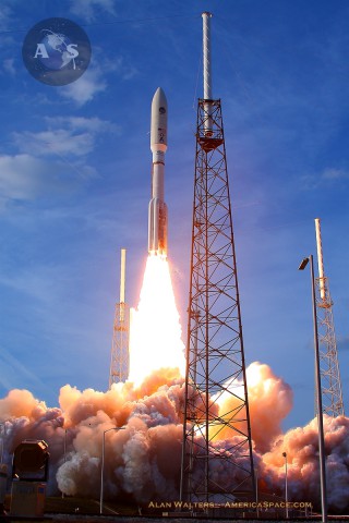 Beautiful view of the February 2012 launch of MUOS-1, atop the Atlas V 551. Photo: Alan Walters/AmericaSpace 