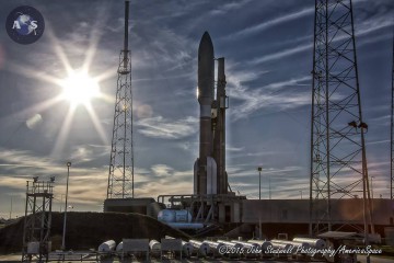 Beautiful view of the Atlas V 551 on the pad, with its five strap-on boosters clearly visible. Photo Credit: John Studwell/AmericaSpace