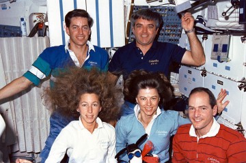 The STS-32 crew is pictured aboard Columbia's middeck. Front row (from left) are Marsha Ivins, Bonnie Dunbar and David Low, with Jim Wetherbee (left) and Dan Brandenstein in the background. Photo Credit: NASA, via Joachim Becker/SpaceFacts.de