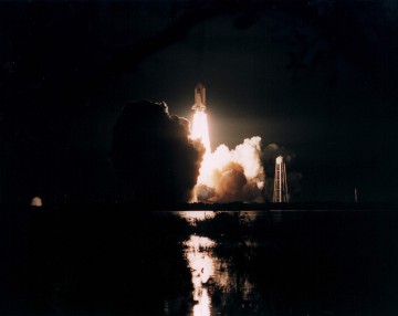 Endeavour roars into the darkened Florida sky on 11 January 1996, in pursuit of the Space Flyer Unit (SFU). Photo Credit: NASA, via Joachim Becker/SpaceFacts.de