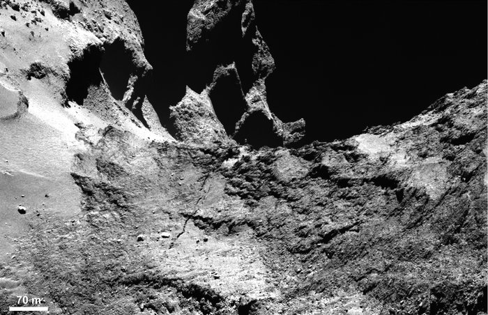 A crack in the comet. This OSIRIS narrow-angle camera image shows part of a large fracture running across Comet 67P/Churyumov–Gerasimenko’s neck into the Anuket region, Credits: ESA/Rosetta/MPS for OSIRIS Team MPS/UPD/LAM/IAA/SSO/INTA/UPM/DASP/IDA