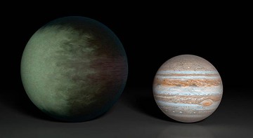 Comparison of Kepler-7b with Jupiter. The clouds of this "hot Jupiter" were first mapped in 2013. Image Credit: NASA/JPL-Caltech/MIT