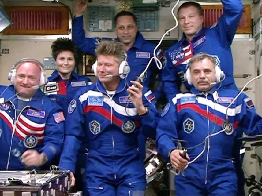 Scott Kelly, Mikhail Kornienko and Gennady Padalka joined their Expedition 43 crewmates Terry Virts, Anton Shkaplerov and Samantha Cristoforetti in the Zvezda service module for a crew greeting ceremony. Photo: NASA