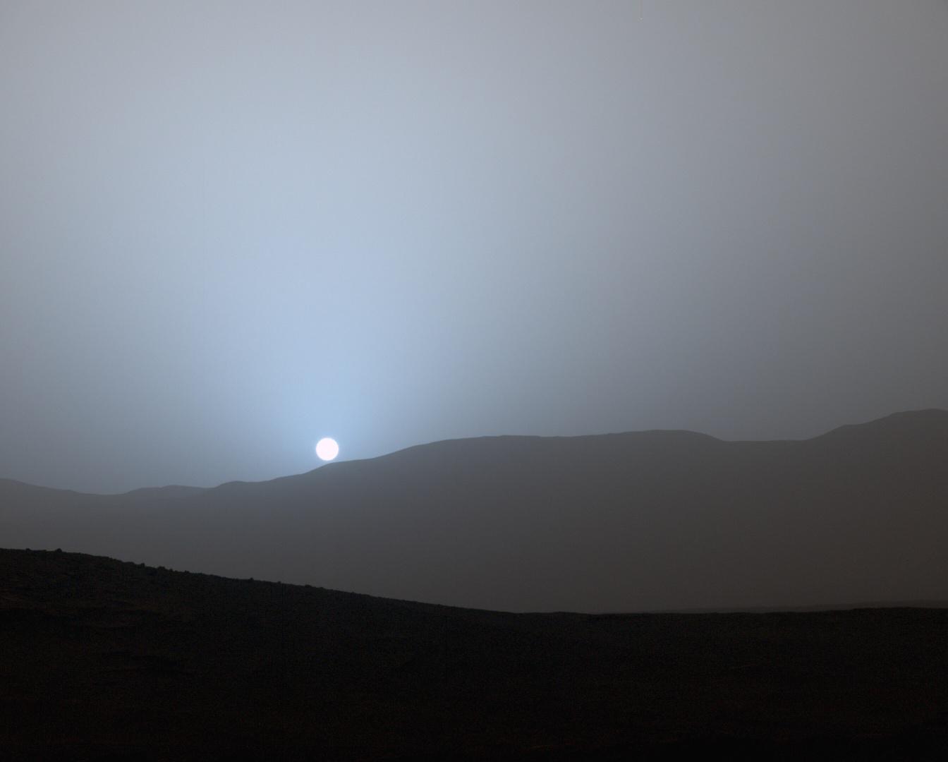 NASA's Curiosity Mars rover recorded this view of the sun setting at the close of the mission's 956th Martian day, or sol (April 15, 2015), from the rover's location in Gale Crater. Credit: NASA/JPL-Caltech/MSSS/Texas A&M Univ.