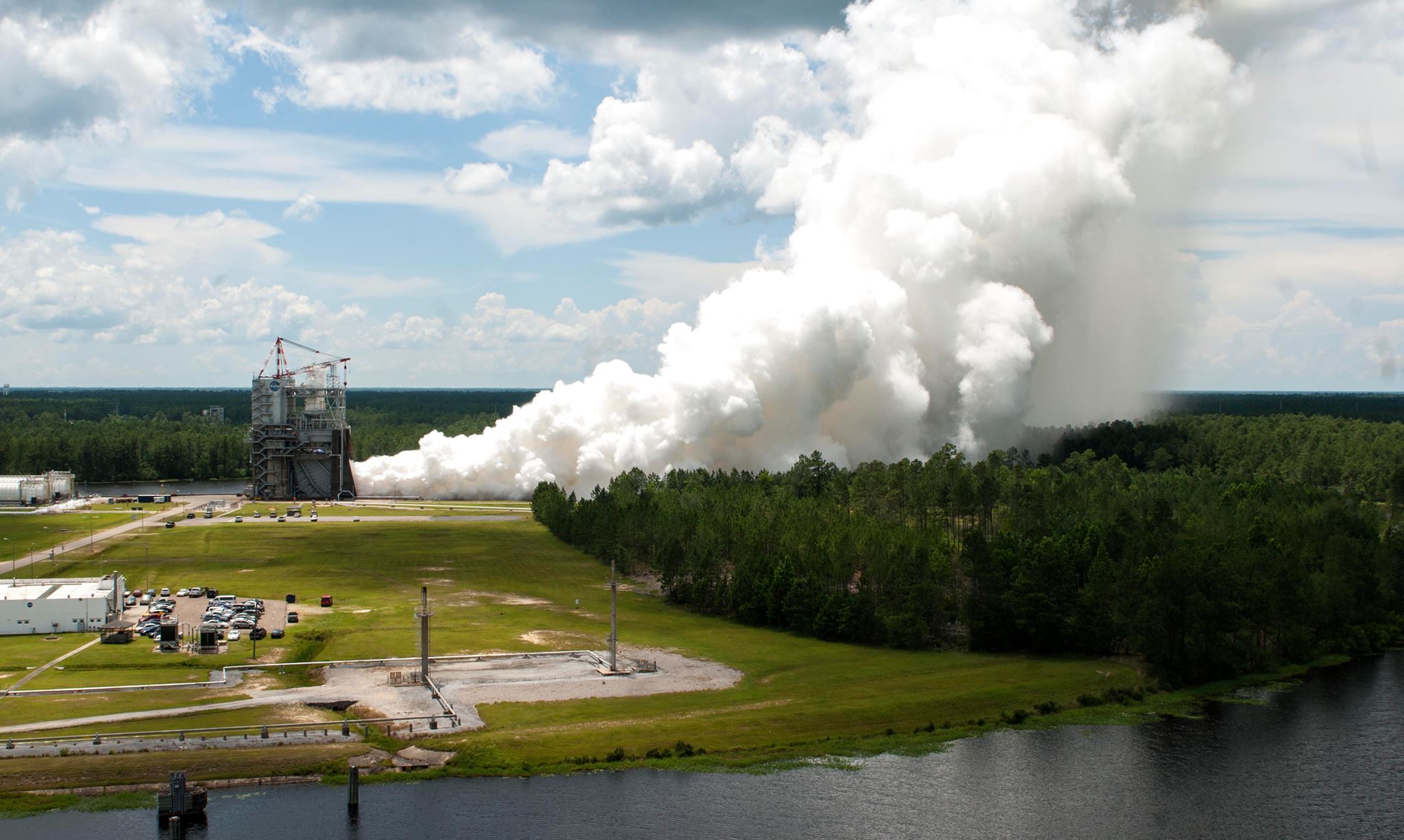 The RS-25 engine fires up at the beginning of a 500-second test June 11 at NASA's Stennis Space Center near Bay St. Louis, Mississippi. Four RS-25 engines will power the core stage of NASA's new rocket, the Space Launch System. Credits: NASA/Stennis 