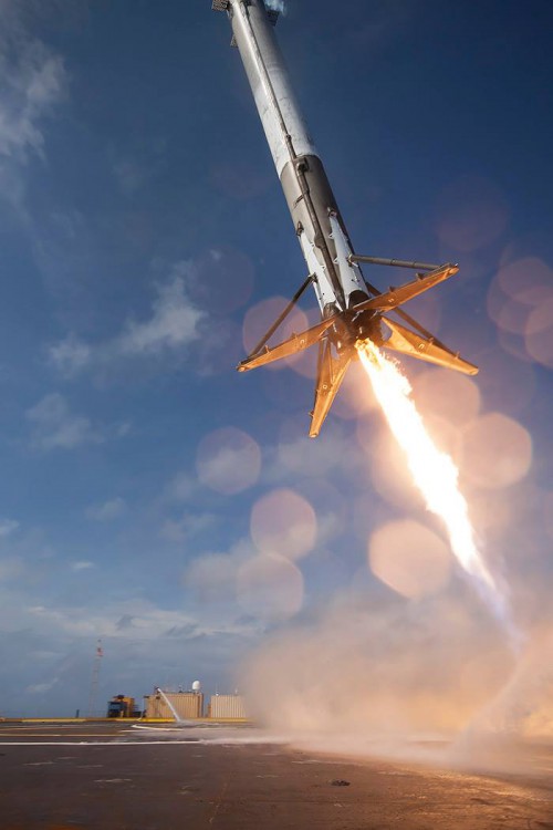 Falcon 9 first stage approaches SpaceX's offshore ASDS in the Atlantic Ocean after successfully launching CRS-6 to the International Space Station, April 14, 2015 Photo Credit: SpaceX/Ben Cooper