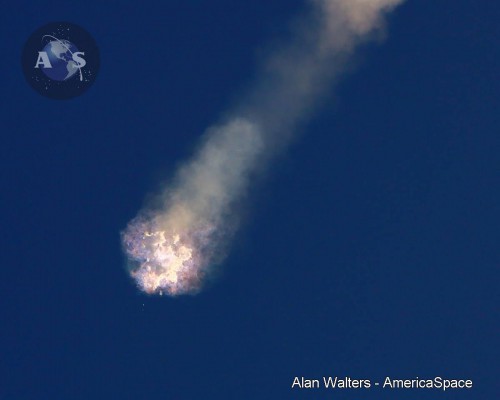 The nine plumes of the Merlin 1D engines flare as the CRS-7 vehicle disintegrates on 28 June. The maiden voyage of the Falcon 9 v1.2 ("Full Thrust"), carrying the SES-9 payload, was scheduled to follow CRS-7 in July 2015. Photo Credit: Alan Walters/AmericaSpace