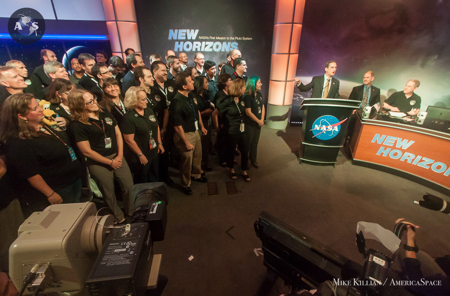 The New Horizons mission teams receives a standing ovation at the Johns Hopkins Applied Physics Laboratory auditorium after receiving confirmation from the spacecraft that it carried out its Pluto flyby successfully. Photo Credit: Mike Killian / AmericaSpace