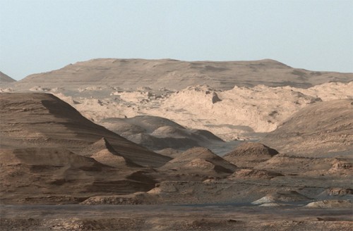 The foothills of Mount Sharp are reminiscent of the south-western USA, with mesas, buttes and valleys. The lower slopes of Mount Sharp were formed from sedimentary deposits in the former lake(s). Image Credit: NASA/JPL-Caltech