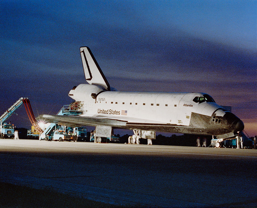 As with her launch and the bulk of her on-orbit operations, Atlantis' landing was also shrouded in gloom. She became the first orbiter to return to the Shuttle Landing Facility (SLF) at the Kennedy Space Center (KSC) in more than 5.5 years when she touched down on 20 November 1990. Photo Credit: NASA, via Joachim Becker/SpaceFacts.de
