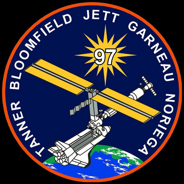 The STS-97 patch, depicting the initial configuration of the P-6 truss and its twin Solar Array Wings (SAWs). Image Credit: NASA, via Joachim Becker/SpaceFacts.de