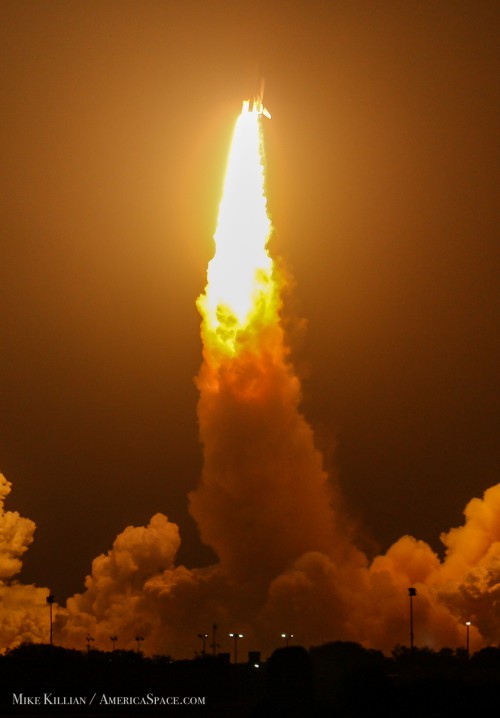 Launch of the 16-ton S6 truss element for the ISS aboard the space shuttle Discovery STS-119, March 2009. Photo Credit: Mike Killian / AmericaSpace