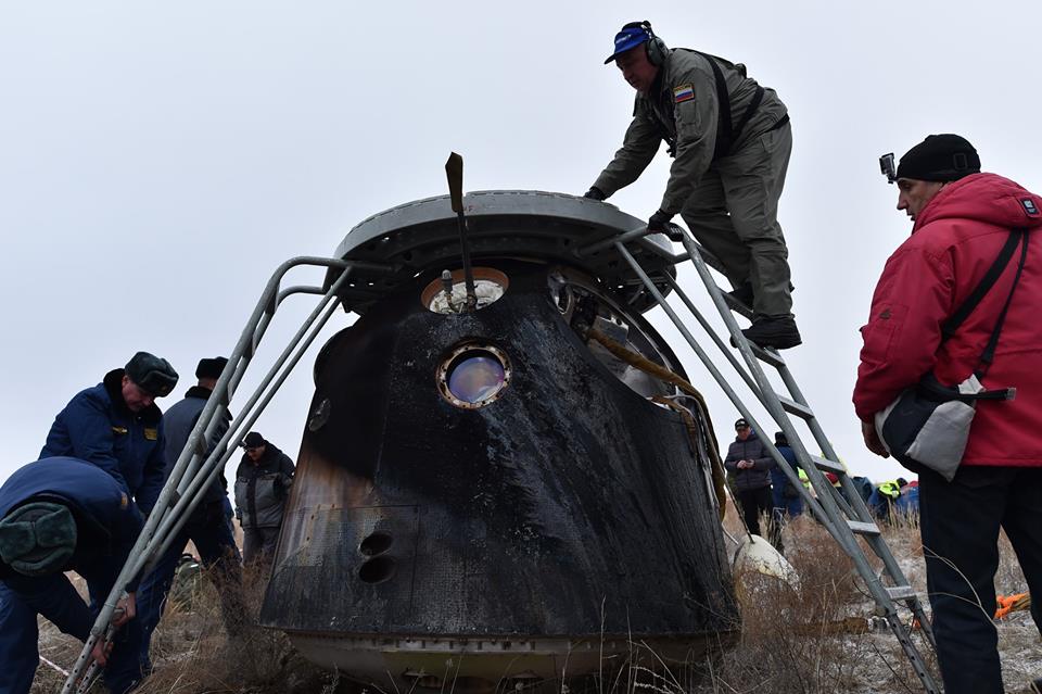 Recovery forces prepare to open the hatch of Soyuz TMA-18M's descent module. Photo Credit: Roscosmos