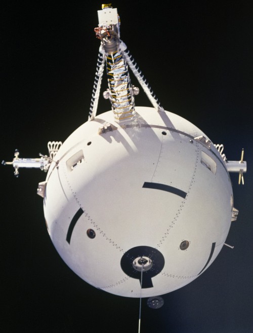 Having sustained a tether jam on STS-46, it was hoped that the reflight would generate greater success for the unique Tethered Satellite System. Photo Credit: NASA, via Joachim Becker/SpaceFacts.de