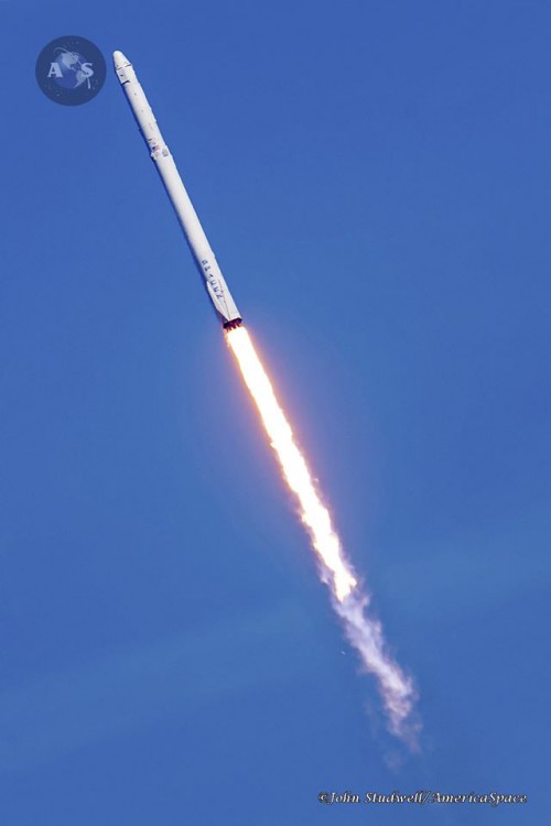 Falcon-9 CRS-8 with Dragon taking aim at the ISS. Photo Credit: John Studwell / AmericaSpace
