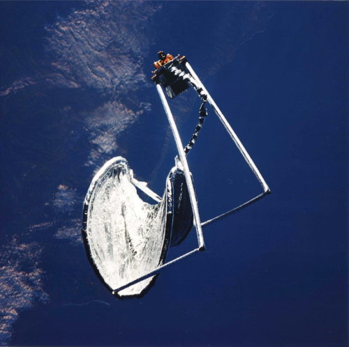 The struts of the Inflatable Antenna Experiment (IAE) deploy in the minutes after leaving the vicinity of Endeavour. Photo Credit: NASA, via Joachim Becker/SpaceFacts.de