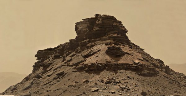 A closer view of the top of one of the buttes in Murray Buttes. Photo Credit: NASA/JPL-Caltech/MSSS
