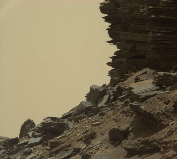 Boulders and more layers. Photo Credit: NASA/JPL-Caltech/MSSS