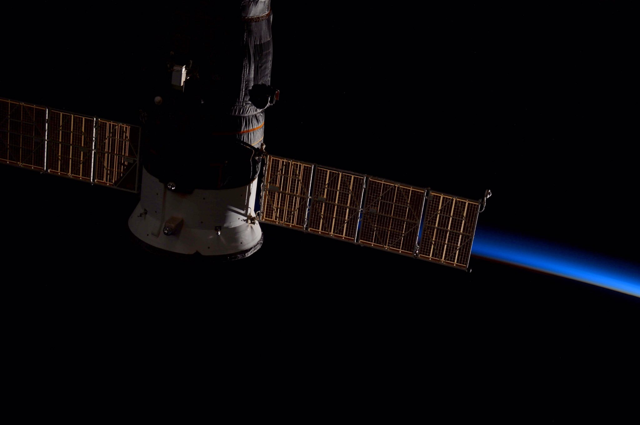 "Skimming the horizon at sunset" was Kate Rubins' description of this remarkable image of Soyuz MS-01, posted on Twitter on Monday, 24 October. Rubins and her crewmates Anatoli Ivanishin and Takuya Onishi will return home aboard this spacecraft over the coming weekend. Photo Credit: NASA/Kate Rubins/Twitter